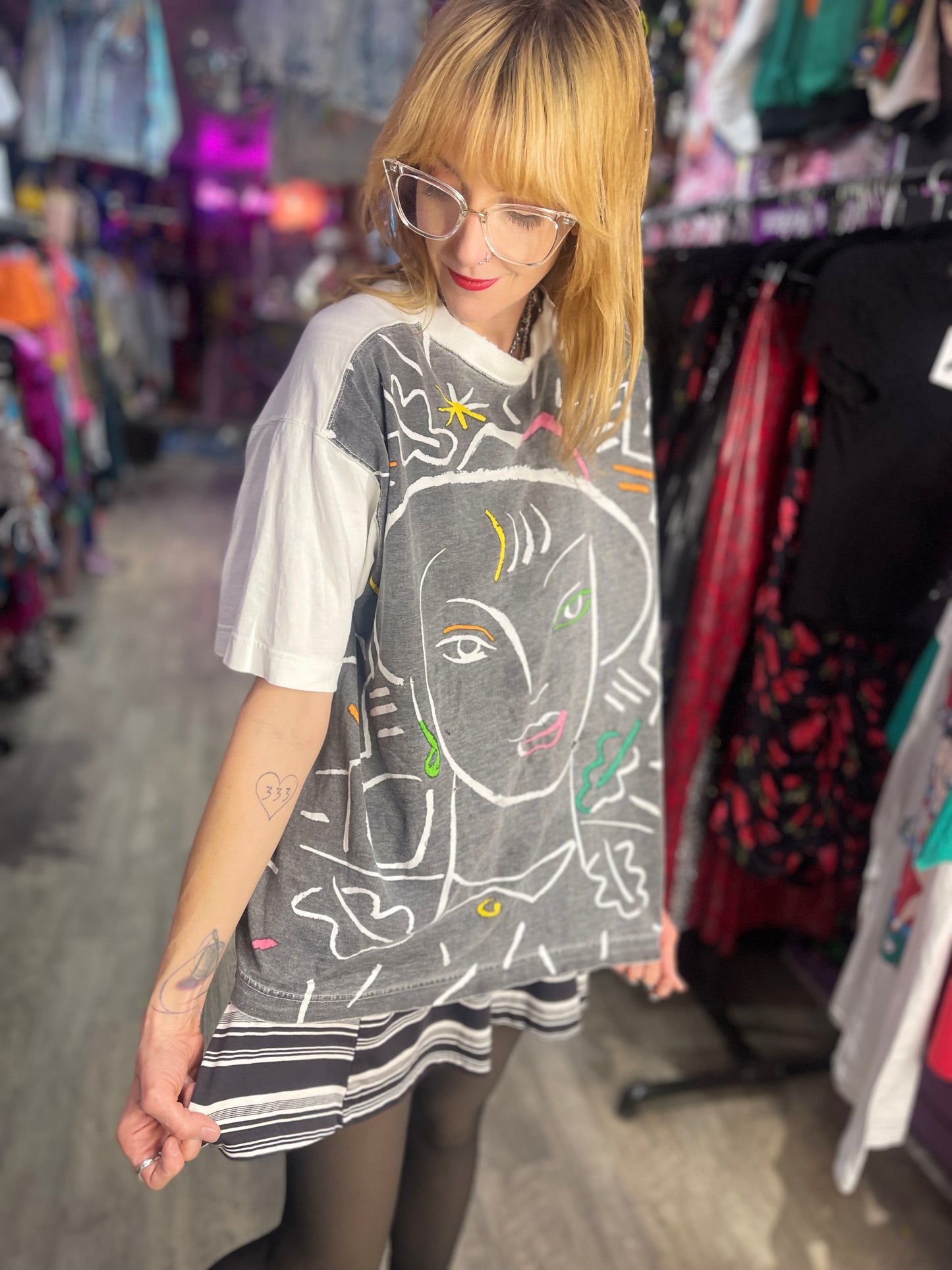 Vintage 90s Abstract Face T-shirt - Spark Pretty