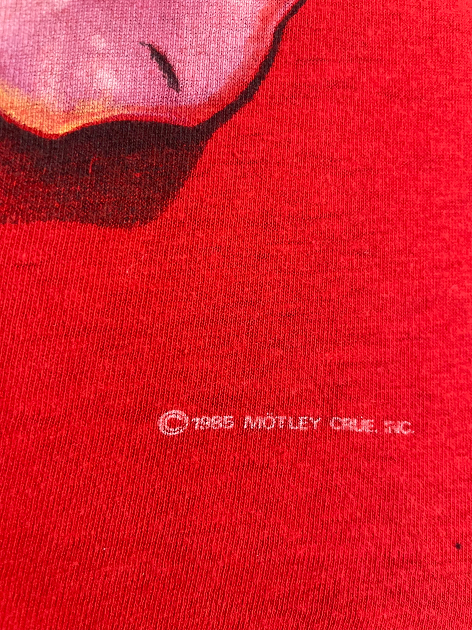 Motley Crue Maglietta da Uomo con Logo Bad Boys Shield Distressed Band, Ufficiale Motley Crue Maglietta da Uomo con Logo Bad Boys Shield Distressed Band, Ufficiale